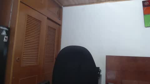 hilaril18 online show from 01-26-25, 03:17