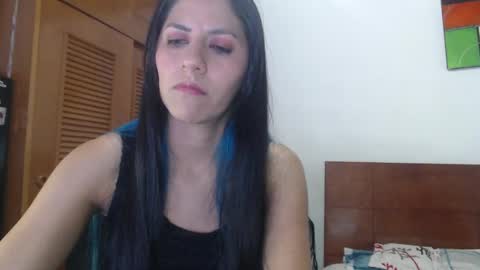 hilaril18 online show from 01-30-25, 03:33