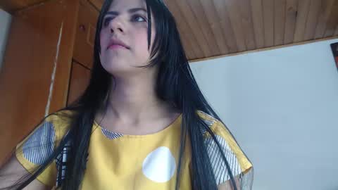 hilaril18 online show from 09-22-25, 06:32