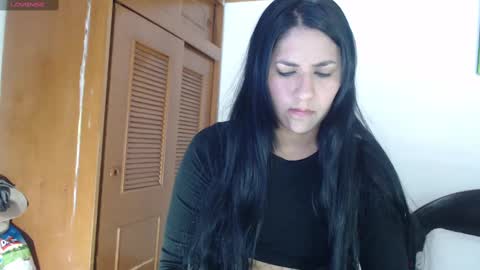 hilaril18 online show from 11-23-25, 04:07