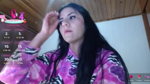 hilaril18 online show from 12-16-25, 12:37