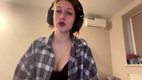 Snapshot of hildredmabray chatting on 10-05-25, 08:56 Hi Im Elizabeth online show from 10-05-25, 08:56