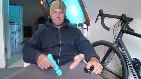 Hippie Jijm online show from 02-16-26, 10:17