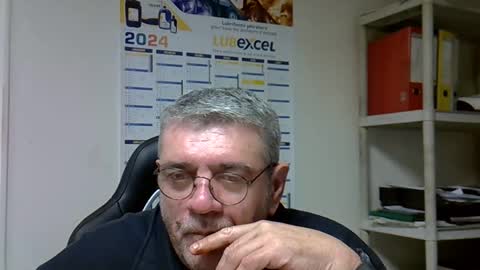 Snapshot of hippopotame17 chatting on 12-06-24, 05:42 hippo online show from 12-06-24, 05:42