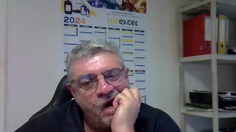 Snapshot of hippopotame17 chatting on 12-13-24, 09:13 hippo online show from 12-13-24, 09:13