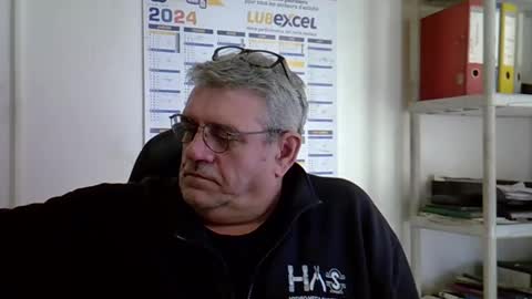 Snapshot of hippopotame17 chatting on 12-19-24, 01:18 hippo online show from 12-19-24, 01:18