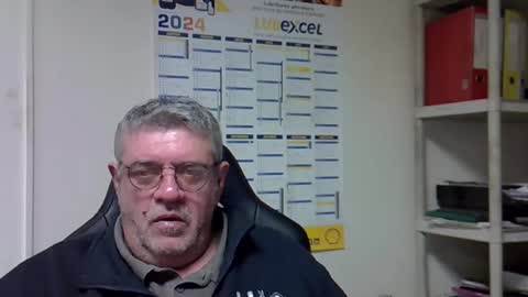 Snapshot of hippopotame17 chatting on 12-23-24, 06:55 hippo online show from 12-23-24, 06:55