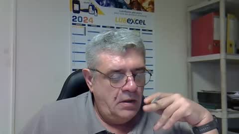 Snapshot of hippopotame17 chatting on 12-26-24, 01:10 hippo online show from 12-26-24, 01:10