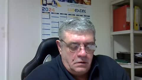 Snapshot of hippopotame17 chatting on 01-03-25, 06:44 hippo online show from 01-03-25, 06:44