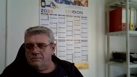 Snapshot of hippopotame17 chatting on 01-06-25, 01:08 hippo online show from 01-06-25, 01:08