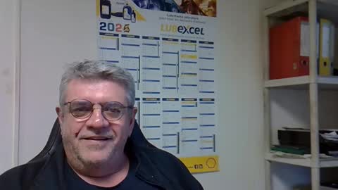 Snapshot of hippopotame17 chatting on 01-06-25, 04:13 hippo online show from 01-06-25, 04:13