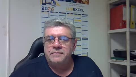 Snapshot of hippopotame17 chatting on 01-07-25, 03:54 hippo online show from 01-07-25, 03:54