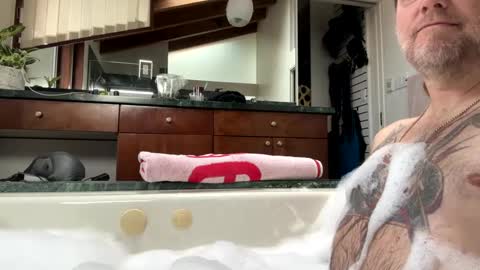 Snapshot of hippybiker chatting on 01-08-25, 06:52 hippybiker online show from 01-08-25, 06:52