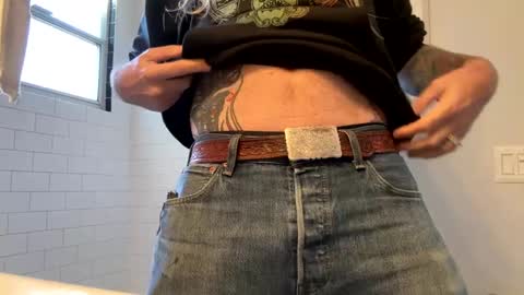 Snapshot of hippybiker chatting on 01-19-25, 06:32 hippybiker online show from 01-19-25, 06:32