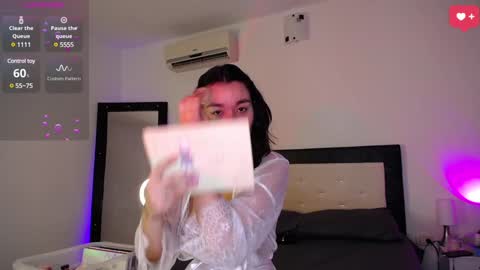 Snapshot of hipshannah chatting on 12-10-24, 11:51 H A N N A H online show from 12-10-24, 11:51