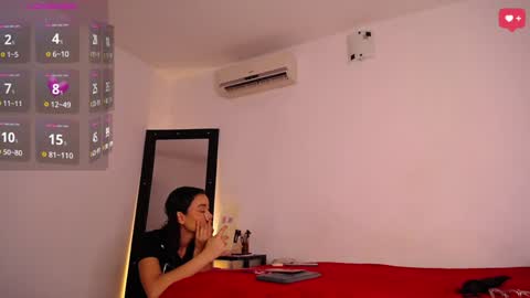 Snapshot of hipshannah chatting on 02-07-25, 10:52 H A N N A H online show from 02-07-25, 10:52