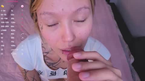 Snapshot of hirokumo chatting on 10-15-25, 05:18 Hiro online show from 10-15-25, 05:18