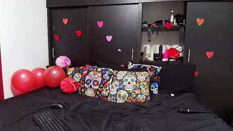 Elizabeth online show from 02-15-25, 01:10