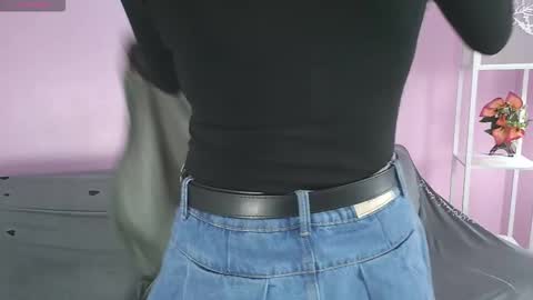 hiyakasudere_ online show from 11-25-25, 07:03