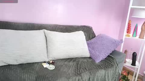 hiyakasudere_ online show from 11-26-25, 06:20