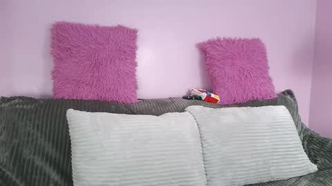 hiyakasudere_ online show from 12-17-25, 12:33