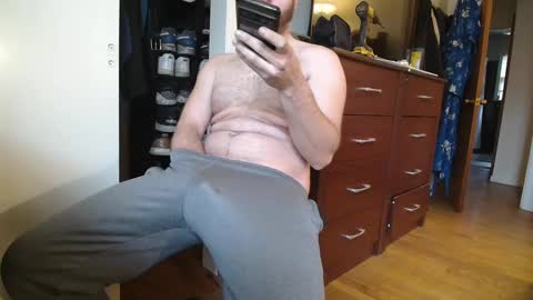 Hockey Player online show from 12-10-24, 03:55