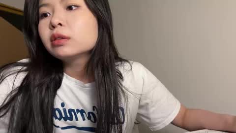 Snapshot of hola_sunflower chatting on 09-24-25, 11:13 amy online show from 09-24-25, 11:13