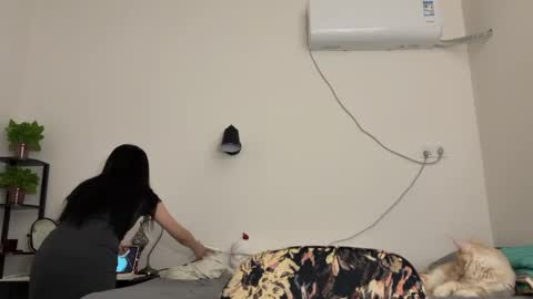 Snapshot of hola_sunflower chatting on 09-29-25, 12:32 amy online show from 09-29-25, 12:32