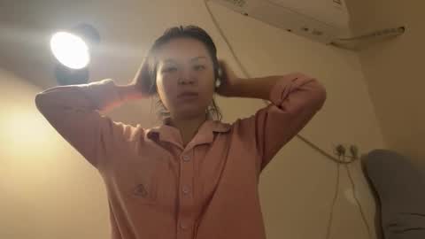 Snapshot of hola_sunflower chatting on 10-12-25, 07:46 amy online show from 10-12-25, 07:46