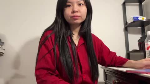 Snapshot of hola_sunflower chatting on 10-18-25, 01:12 amy online show from 10-18-25, 01:12