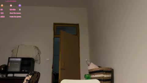 Snapshot of hola_sunflower chatting on 10-20-25, 06:08 amy online show from 10-20-25, 06:08