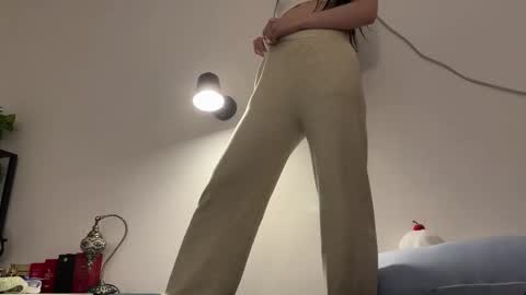 Snapshot of hola_sunflower chatting on 10-26-25, 01:55 amy online show from 10-26-25, 01:55