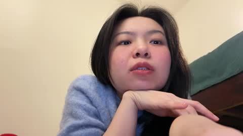 Snapshot of hola_sunflower chatting on 10-26-25, 02:01 amy online show from 10-26-25, 02:01