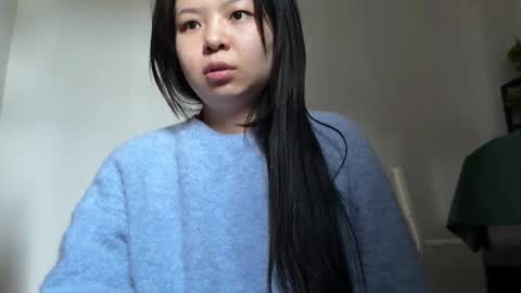 Snapshot of hola_sunflower chatting on 10-27-25, 04:16 amy online show from 10-27-25, 04:16