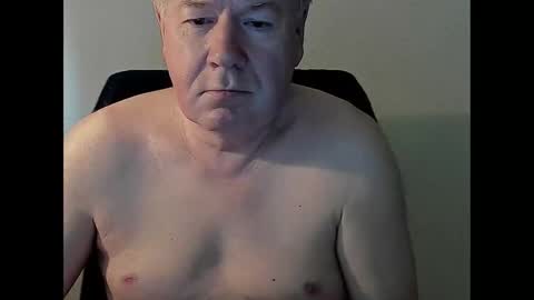 Snapshot of holgerhb53 chatting on 02-25-25, 08:47 Holger online show from 02-25-25, 08:47