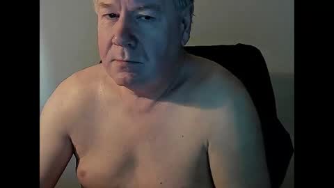 Snapshot of holgerhb53 chatting on 03-03-25, 07:43 Holger online show from 03-03-25, 07:43