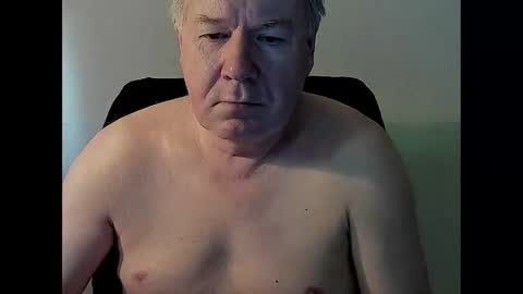 Snapshot of holgerhb53 chatting on 03-04-25, 09:40 Holger online show from 03-04-25, 09:40