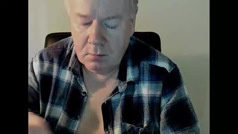 Snapshot of holgerhb53 chatting on 03-06-25, 02:40 Holger online show from 03-06-25, 02:40