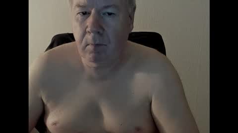 Snapshot of holgerhb53 chatting on 09-11-25, 02:50 Holger online show from 09-11-25, 02:50