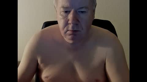 Snapshot of holgerhb53 chatting on 09-13-25, 04:12 Holger online show from 09-13-25, 04:12