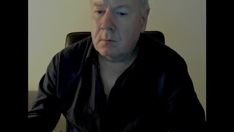 Snapshot of holgerhb53 chatting on 09-15-25, 02:28 Holger online show from 09-15-25, 02:28