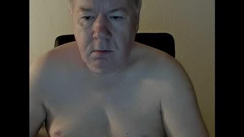 Snapshot of holgerhb53 chatting on 09-16-25, 03:51 Holger online show from 09-16-25, 03:51