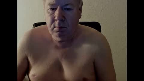 Snapshot of holgerhb53 chatting on 09-17-25, 02:02 Holger online show from 09-17-25, 02:02