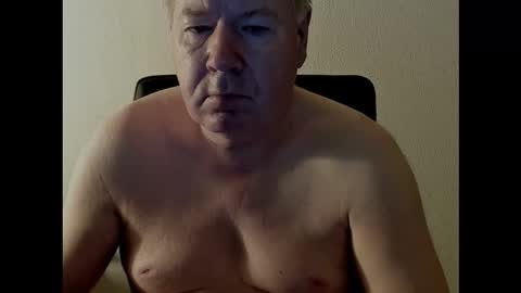 Snapshot of holgerhb53 chatting on 09-21-25, 02:35 Holger online show from 09-21-25, 02:35