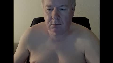 Snapshot of holgerhb53 chatting on 09-28-25, 03:17 Holger online show from 09-28-25, 03:17