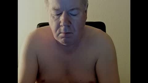 Snapshot of holgerhb53 chatting on 10-01-25, 01:11 Holger online show from 10-01-25, 01:11