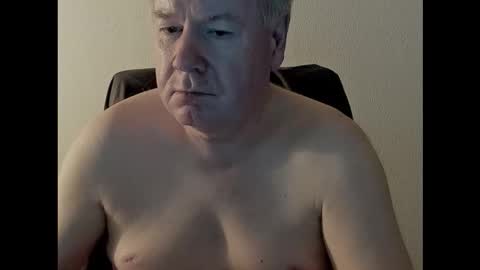 Snapshot of holgerhb53 chatting on 10-01-25, 01:17 Holger online show from 10-01-25, 01:17