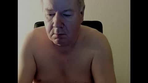 Snapshot of holgerhb53 chatting on 10-02-25, 01:56 Holger online show from 10-02-25, 01:56