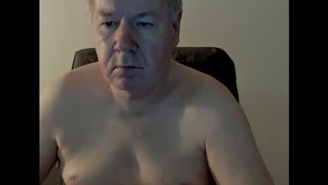 Snapshot of holgerhb53 chatting on 10-02-25, 02:02 Holger online show from 10-02-25, 02:02