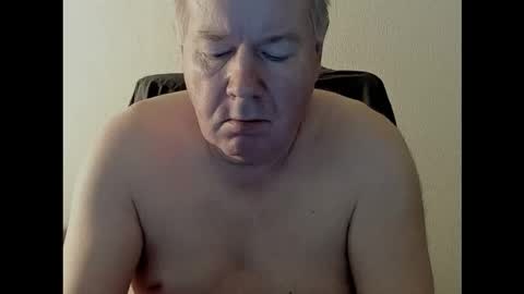 Snapshot of holgerhb53 chatting on 10-05-25, 02:15 Holger online show from 10-05-25, 02:15